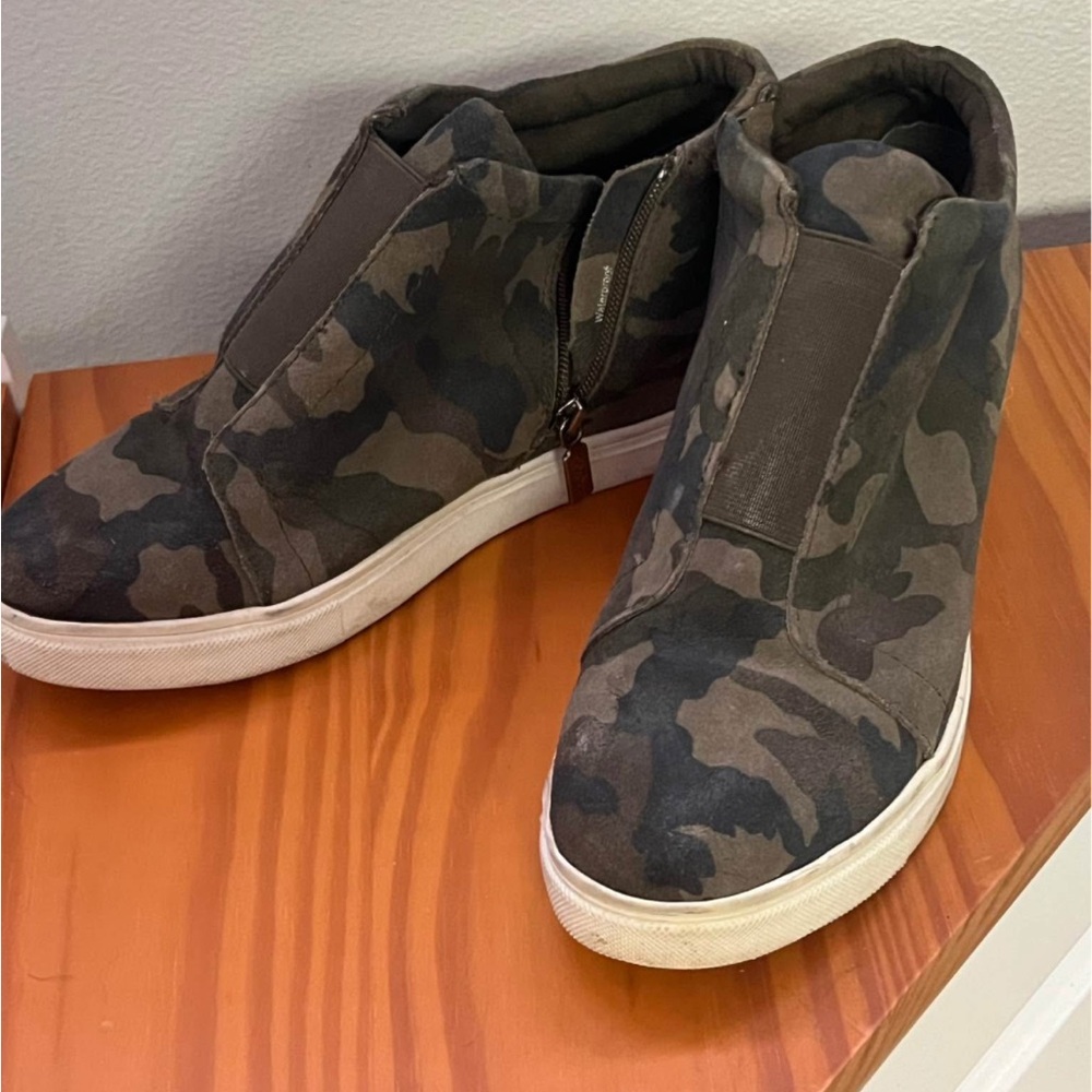 Camouflage High-Top PlatForm Sneakers